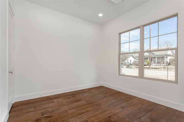 1107 Mount Auburn Avenue, Dallas, TX 75223
