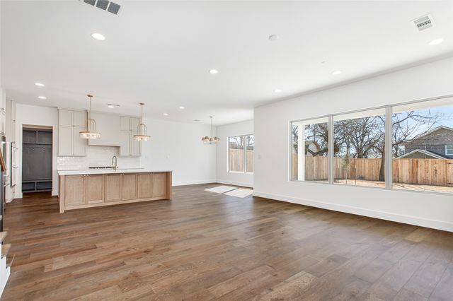 1107 Mount Auburn Avenue, Dallas, TX 75223
