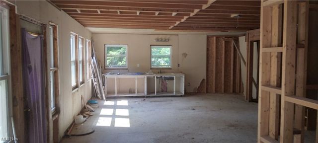 6704 Wall Street, Ravenna, OH 44266