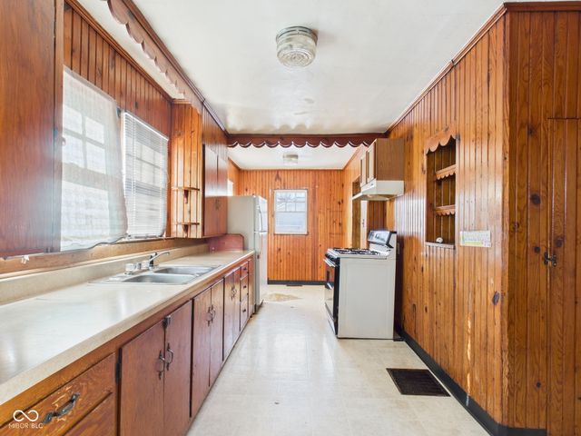 1525 Noble Street, Anderson, IN 46016