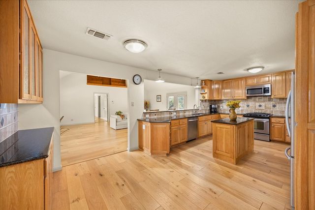 127 Camp Alzafar Rd, Boerne, TX 78006