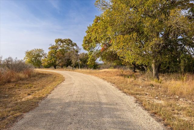 127 Camp Alzafar Rd, Boerne, TX 78006