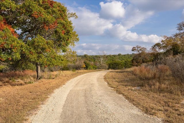 127 Camp Alzafar Rd, Boerne, TX 78006