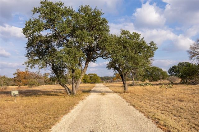 127 Camp Alzafar Rd, Boerne, TX 78006