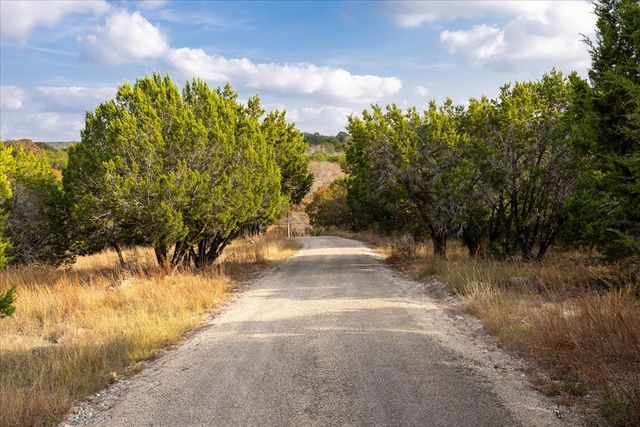 127 Camp Alzafar Rd, Boerne, TX 78006