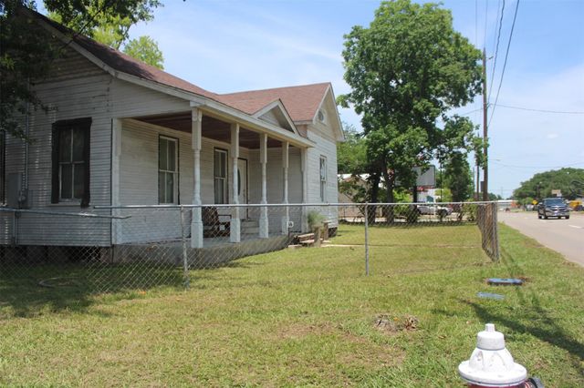 306 E Main Street, Tomball, TX 77375