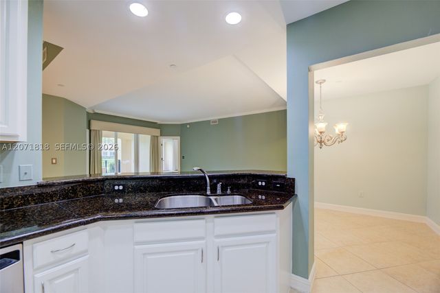 16135 Emerald Estates Dr 165, Weston, FL 33331