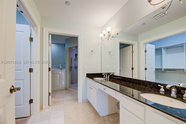 16135 Emerald Estates Dr 165, Weston, FL 33331