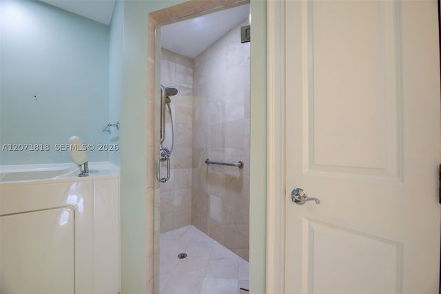 16135 Emerald Estates Dr 165, Weston, FL 33331