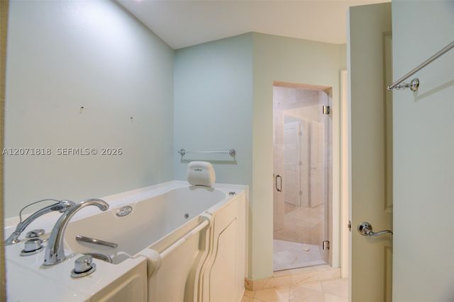 16135 Emerald Estates Dr 165, Weston, FL 33331