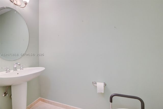 16135 Emerald Estates Dr 165, Weston, FL 33331