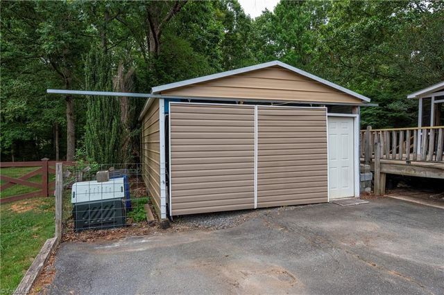 5963 Honeycomb Lane, Pfafftown, NC 27040