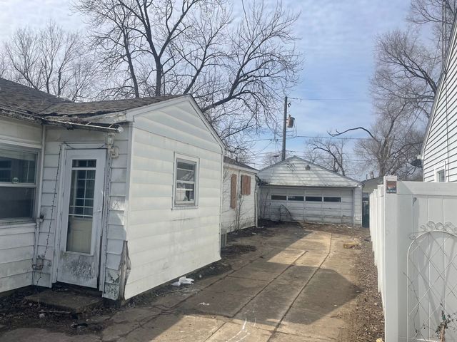 725 Webster Circle E, Kankakee, IL 60901