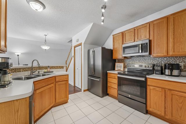 3605 Lawndale Lane N 17, Plymouth, MN 55446