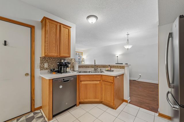 3605 Lawndale Lane N 17, Plymouth, MN 55446