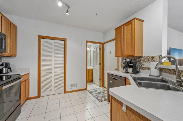 3605 Lawndale Lane N 17, Plymouth, MN 55446