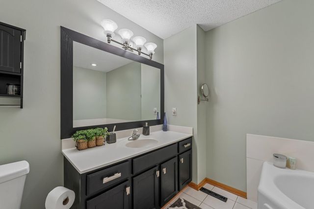 3605 Lawndale Lane N 17, Plymouth, MN 55446