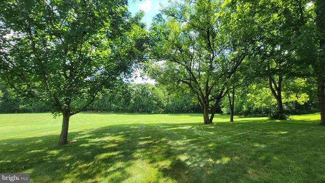 1954 LONDONTOWNE DR, Hagerstown, MD 21740