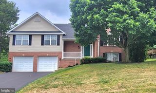 1954 LONDONTOWNE DR, Hagerstown, MD 21740