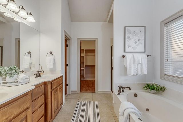 5201 SW Newcastle Road, Bentonville, AR 72713