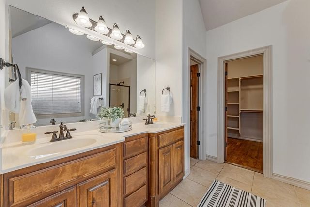 5201 SW Newcastle Road, Bentonville, AR 72713