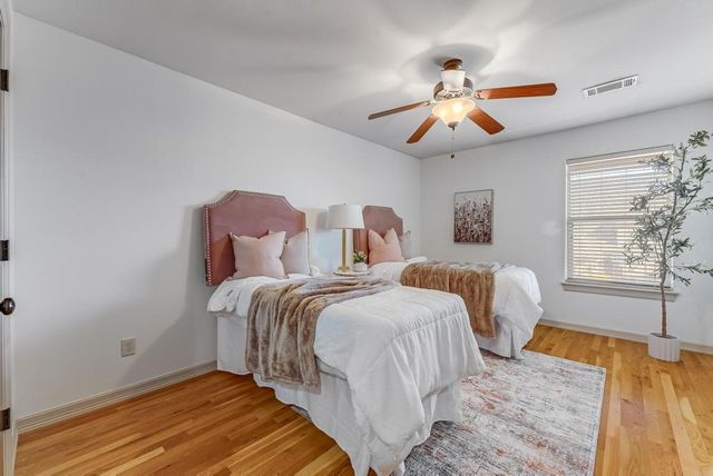 5201 SW Newcastle Road, Bentonville, AR 72713