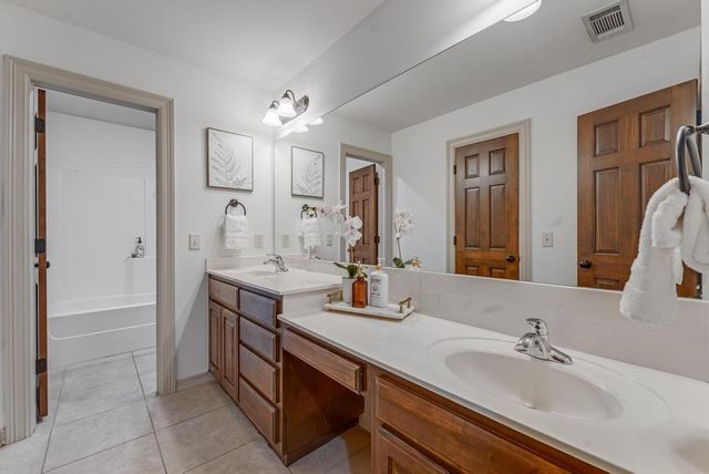 5201 SW Newcastle Road, Bentonville, AR 72713