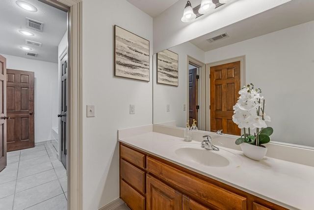 5201 SW Newcastle Road, Bentonville, AR 72713