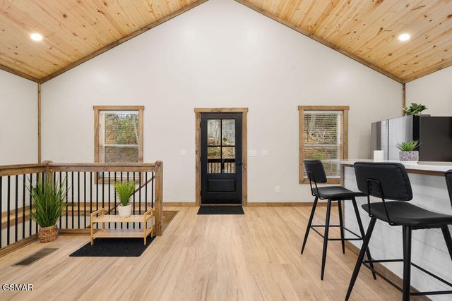 1361 N Baden Drive, Gatlinburg, TN 37738