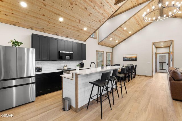 1361 N Baden Drive, Gatlinburg, TN 37738