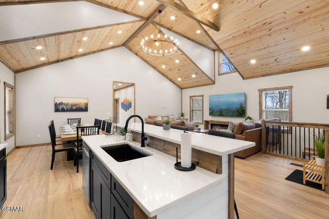 1361 N Baden Drive, Gatlinburg, TN 37738