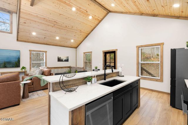 1361 N Baden Drive, Gatlinburg, TN 37738