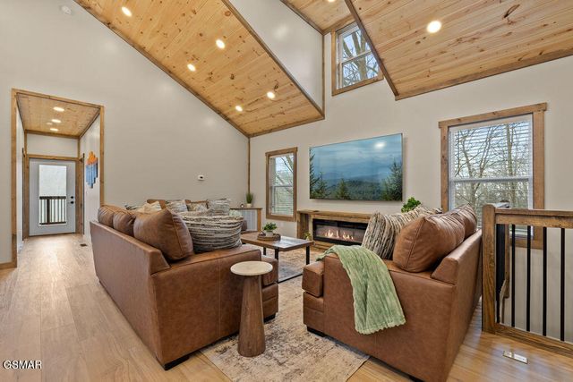 1361 N Baden Drive, Gatlinburg, TN 37738