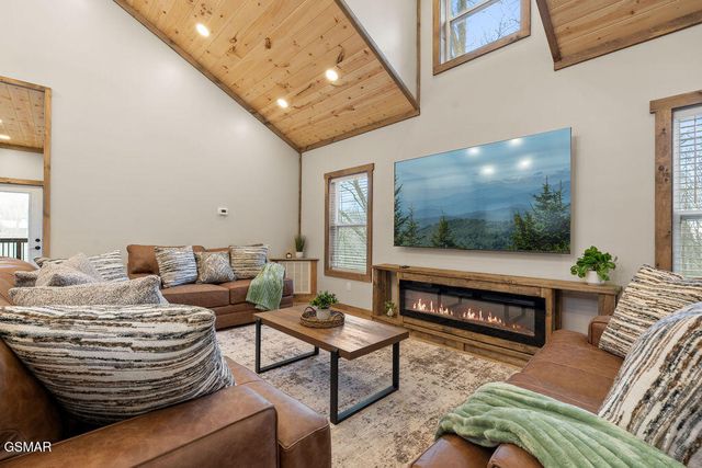 1361 N Baden Drive, Gatlinburg, TN 37738