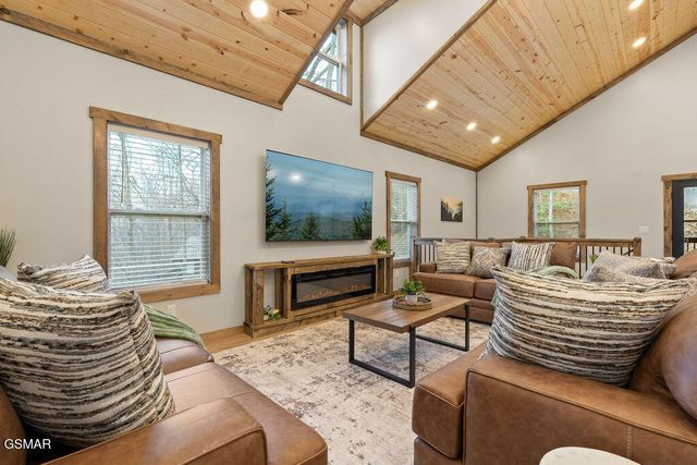 1361 N Baden Drive, Gatlinburg, TN 37738