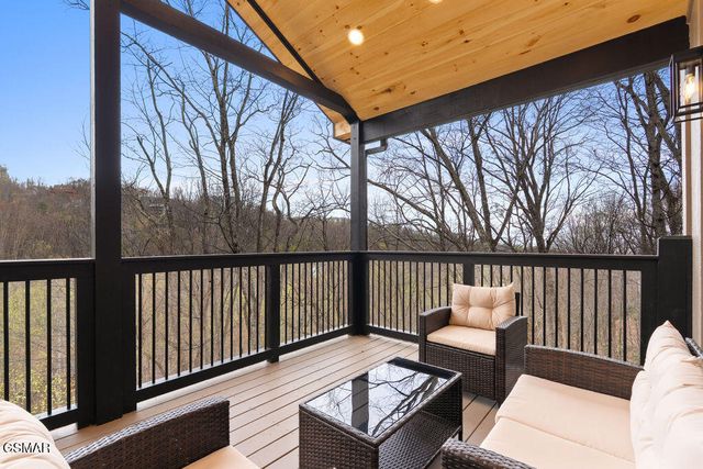 1361 N Baden Drive, Gatlinburg, TN 37738