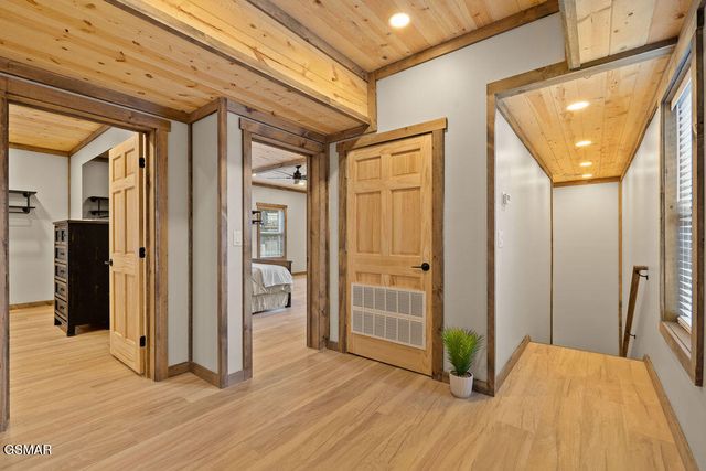 1361 N Baden Drive, Gatlinburg, TN 37738