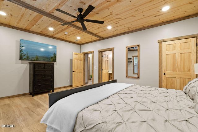 1361 N Baden Drive, Gatlinburg, TN 37738