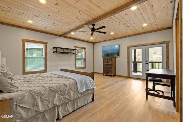 1361 N Baden Drive, Gatlinburg, TN 37738