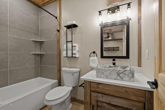 1361 N Baden Drive, Gatlinburg, TN 37738