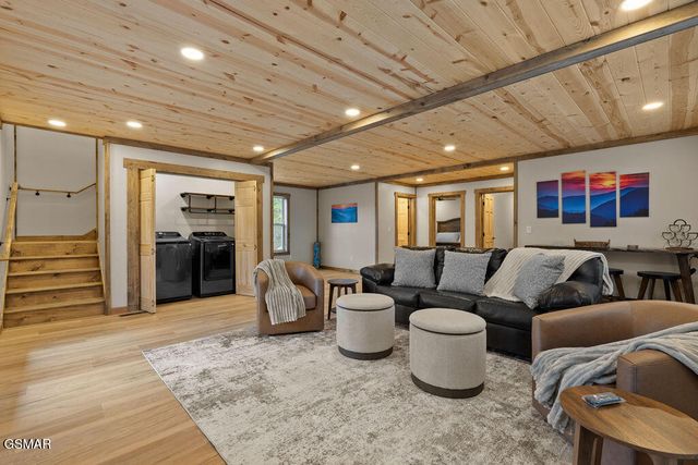 1361 N Baden Drive, Gatlinburg, TN 37738