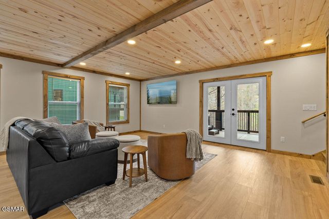 1361 N Baden Drive, Gatlinburg, TN 37738