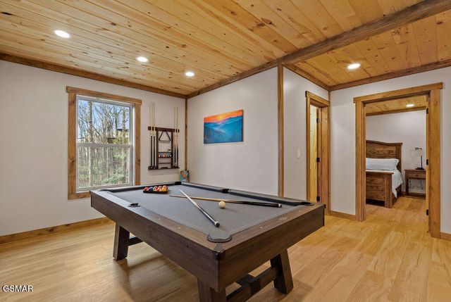 1361 N Baden Drive, Gatlinburg, TN 37738