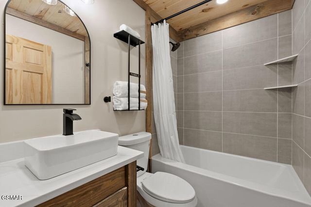 1361 N Baden Drive, Gatlinburg, TN 37738