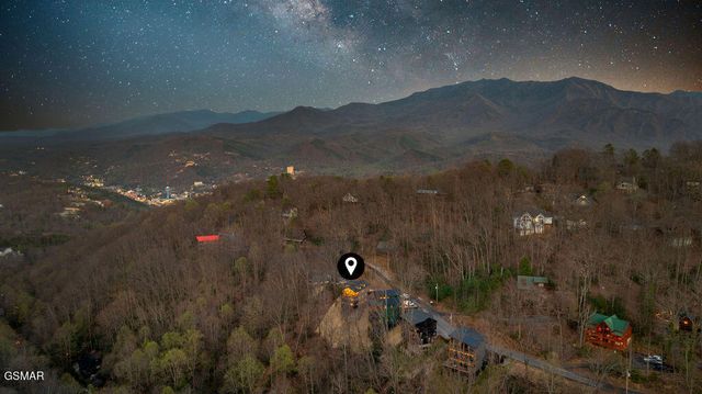 1361 N Baden Drive, Gatlinburg, TN 37738