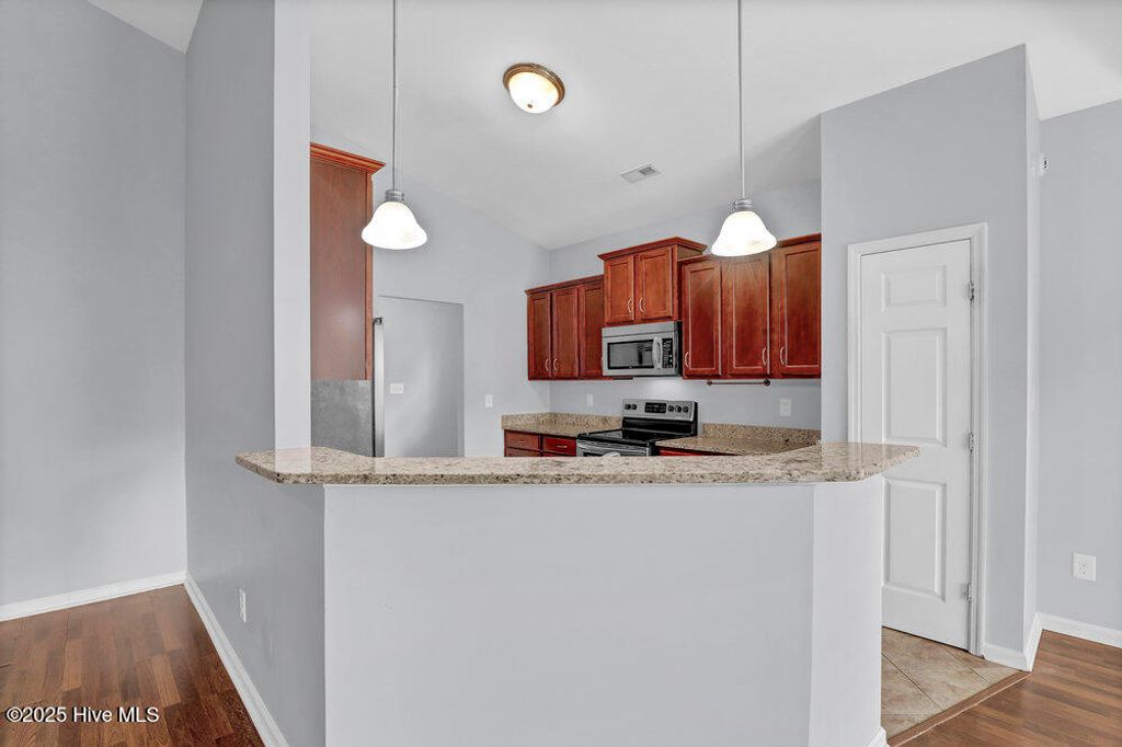 109 Borough Nest Drive, Swansboro, NC 28584