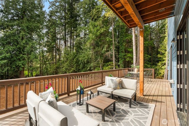 10143 Battle Point Drive NE, Bainbridge Island, WA 98110