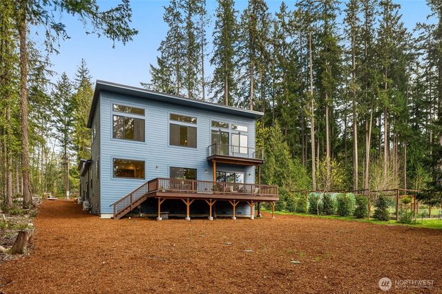 10143 Battle Point Drive NE, Bainbridge Island, WA 98110