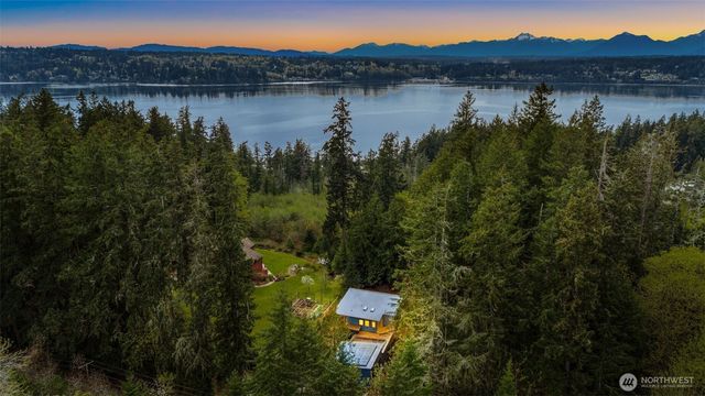 10143 Battle Point Drive NE, Bainbridge Island, WA 98110