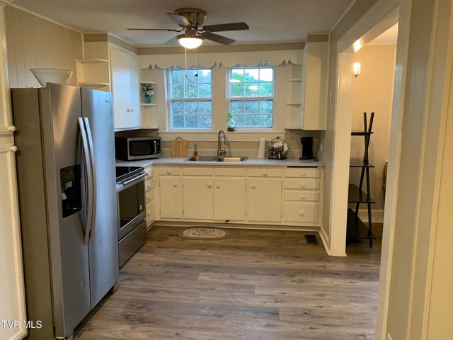 626 North Mohawk Drive, Erwin, TN 37650